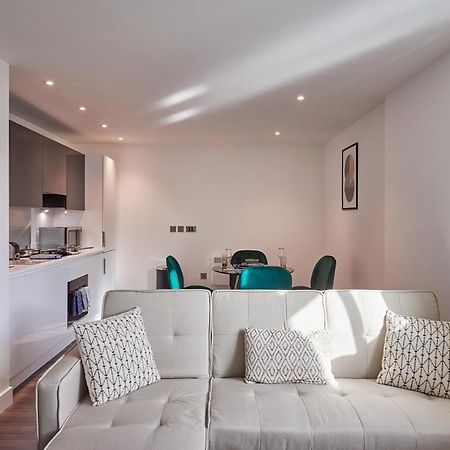 Seven Living Slough - Free Parking & Fast Wi-Fi Apartment Bagian luar foto
