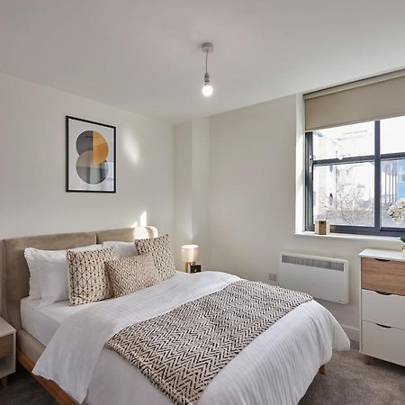 Seven Living Slough - Free Parking & Fast Wi-Fi Apartment Bagian luar foto