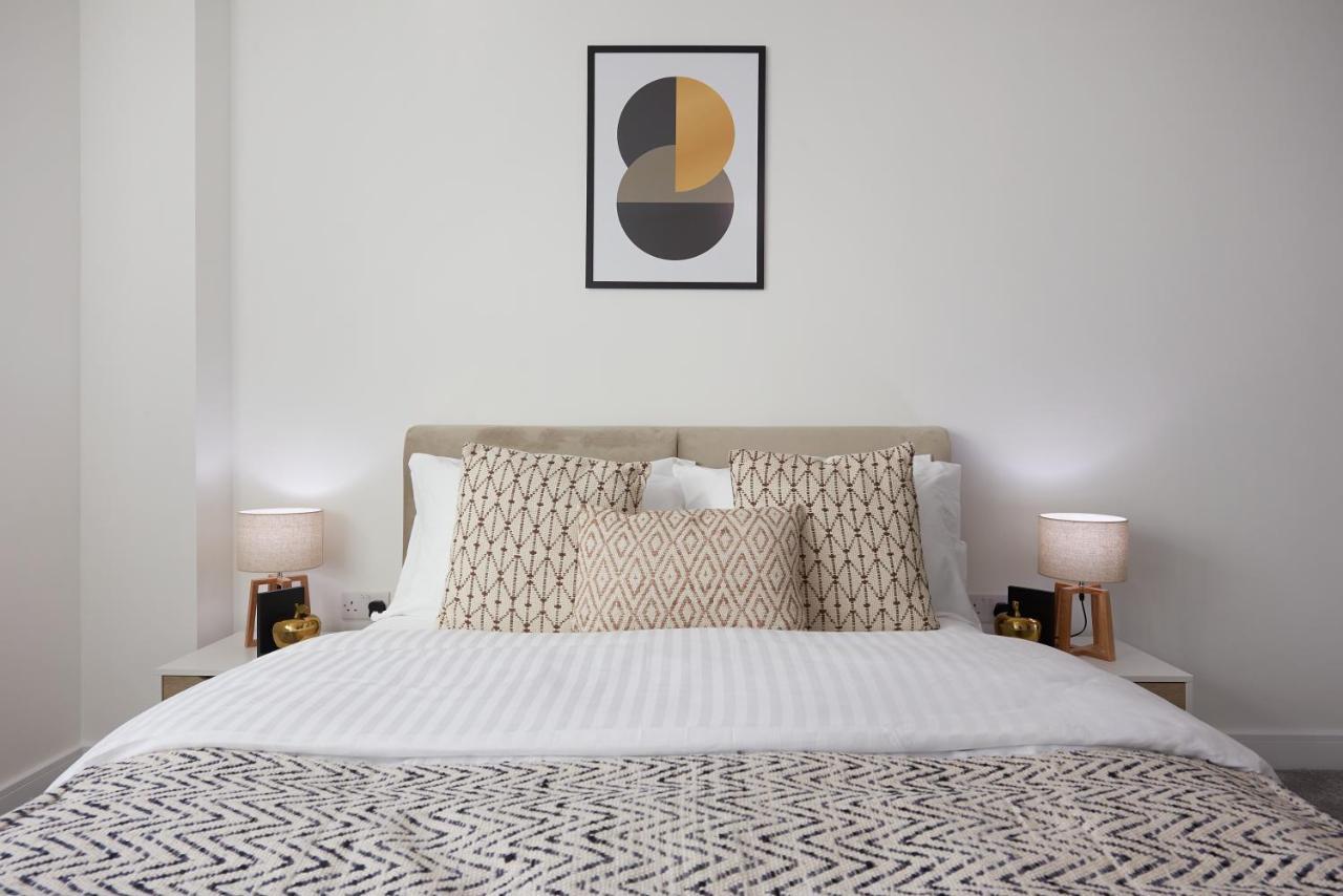 Seven Living Slough - Free Parking & Fast Wi-Fi Apartment Bagian luar foto