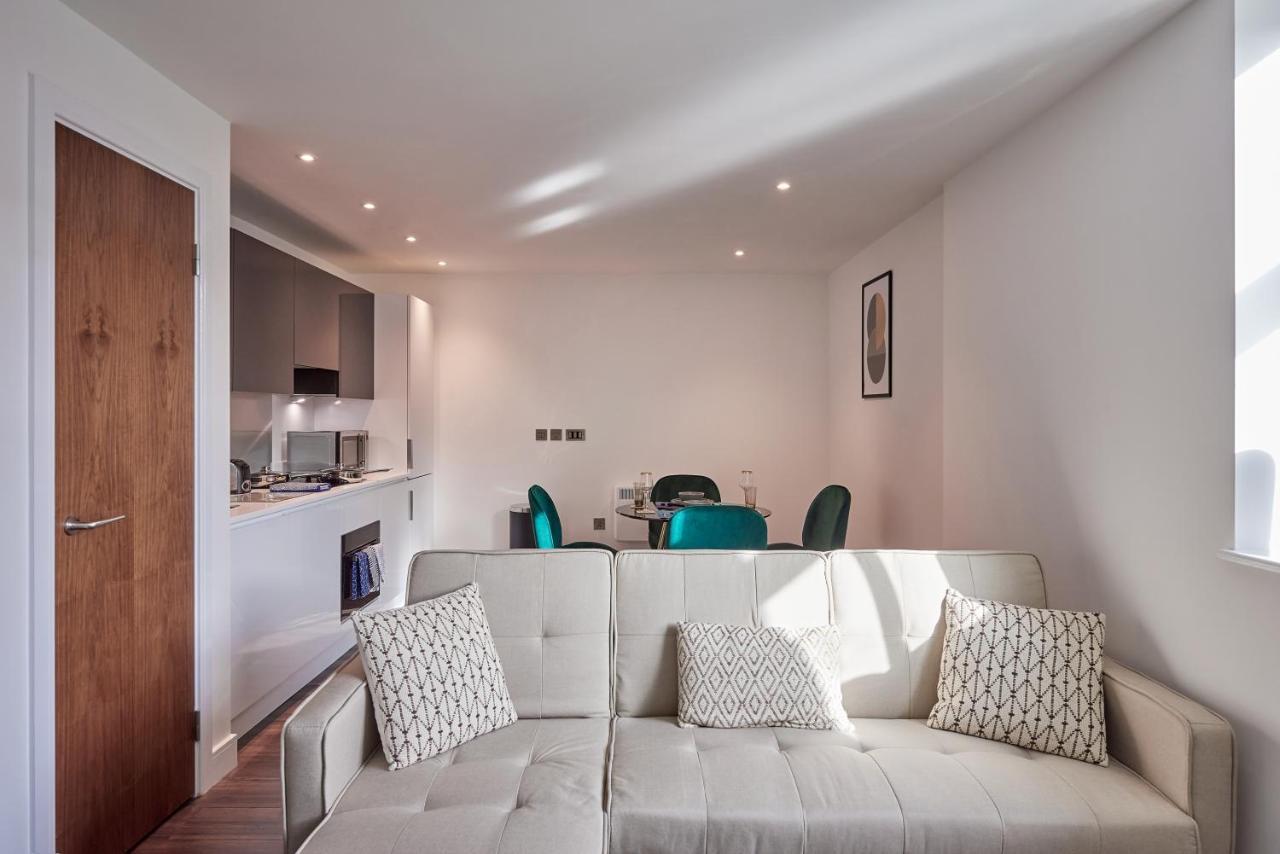Seven Living Slough - Free Parking & Fast Wi-Fi Apartment Bagian luar foto