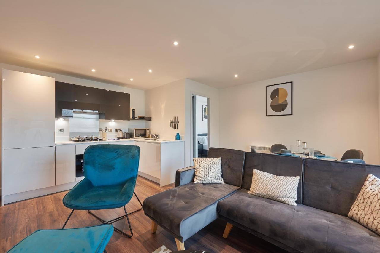 Seven Living Slough - Free Parking & Fast Wi-Fi Apartment Bagian luar foto