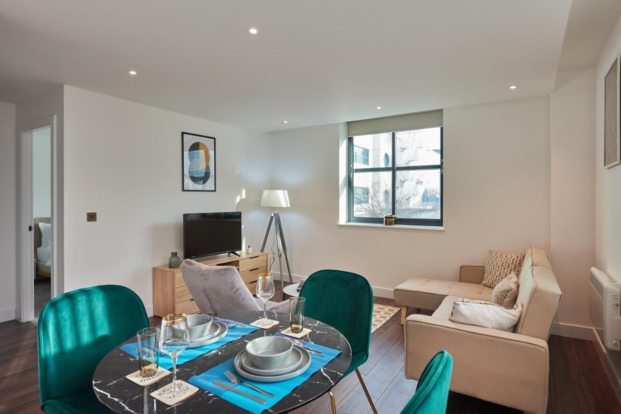 Seven Living Slough - Free Parking & Fast Wi-Fi Apartment Bagian luar foto