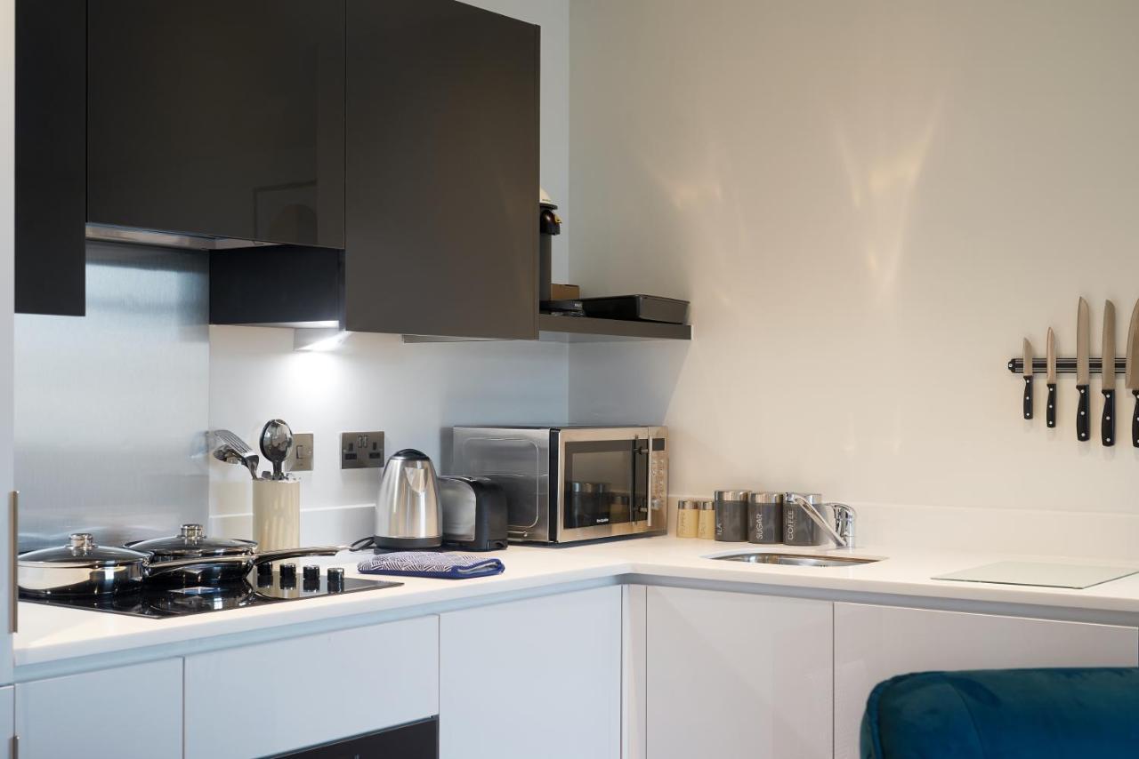 Seven Living Slough - Free Parking & Fast Wi-Fi Apartment Bagian luar foto