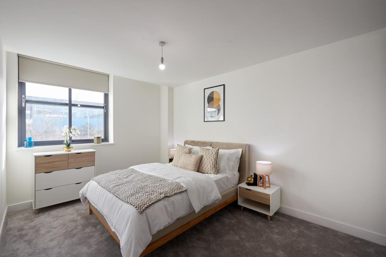 Seven Living Slough - Free Parking & Fast Wi-Fi Apartment Bagian luar foto