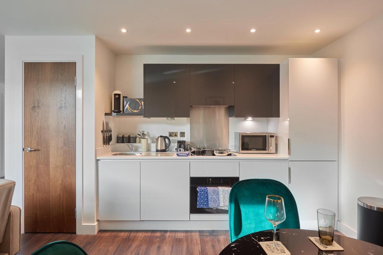 Seven Living Slough - Free Parking & Fast Wi-Fi Apartment Bagian luar foto