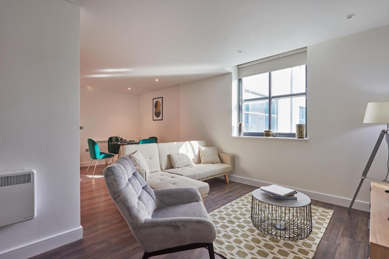 Seven Living Slough - Free Parking & Fast Wi-Fi Apartment Bagian luar foto