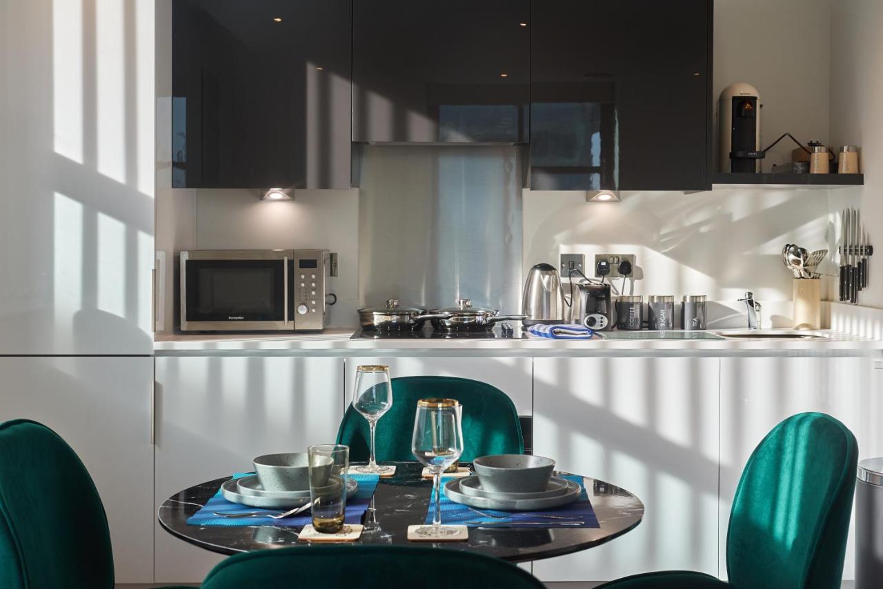 Seven Living Slough - Free Parking & Fast Wi-Fi Apartment Bagian luar foto