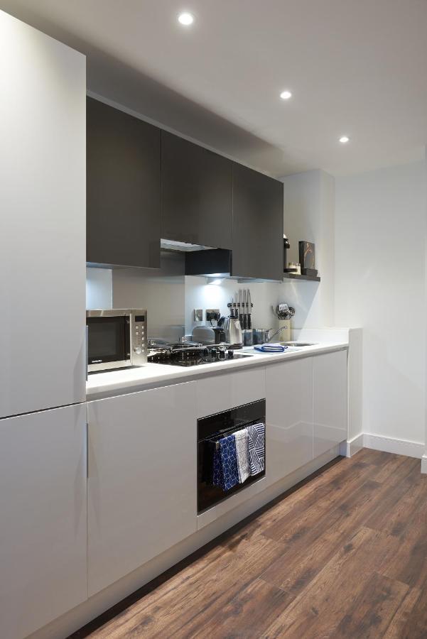 Seven Living Slough - Free Parking & Fast Wi-Fi Apartment Bagian luar foto