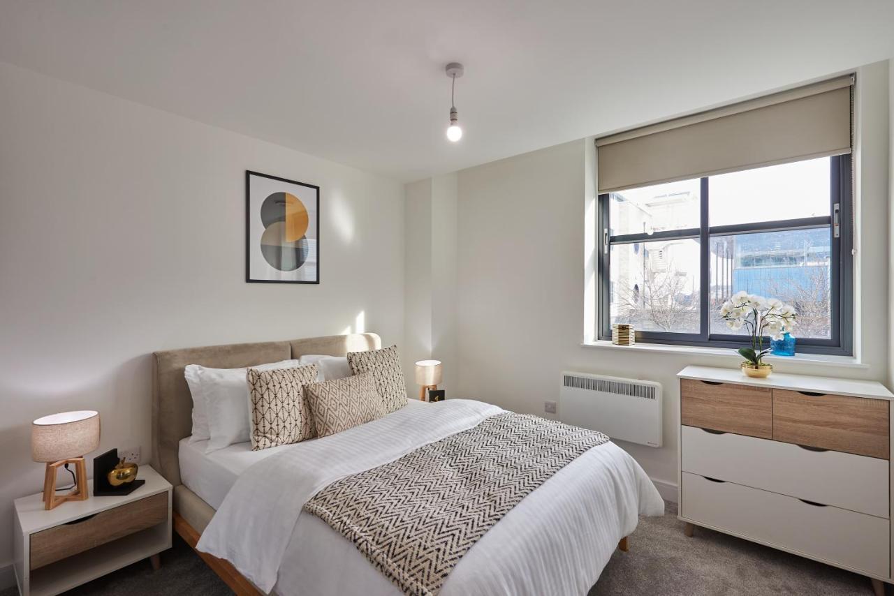 Seven Living Slough - Free Parking & Fast Wi-Fi Apartment Bagian luar foto