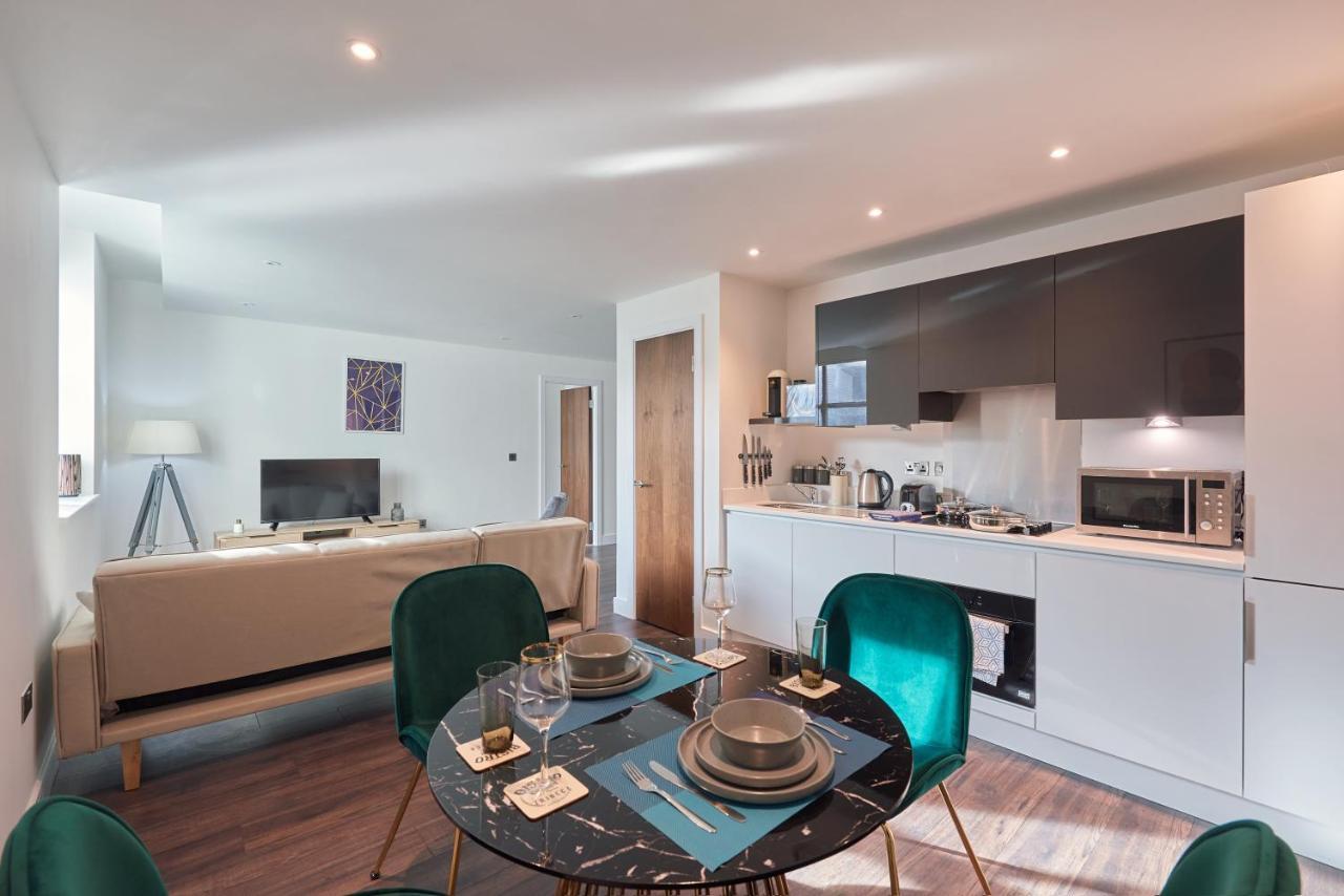 Seven Living Slough - Free Parking & Fast Wi-Fi Apartment Bagian luar foto