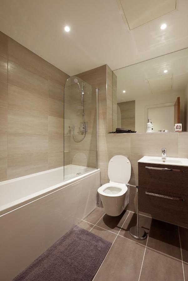 Seven Living Slough - Free Parking & Fast Wi-Fi Apartment Bagian luar foto